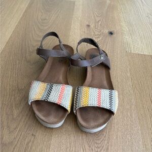 Stylish Women's Sandals with Brown and Multicolor Straps